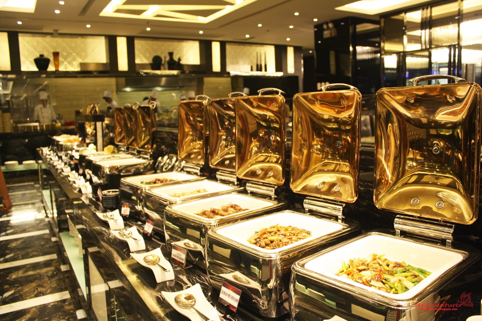 tetadventurer Longest Buffet Table in the Philippines! Buffet 101 now