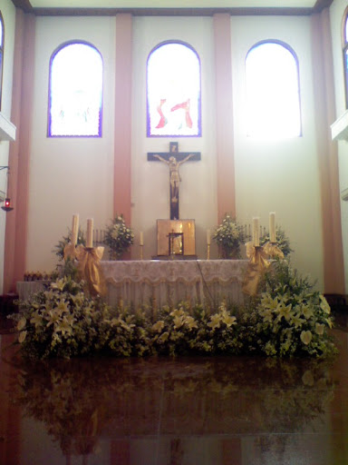 Altar Gereja Kristus Raja Surabaya