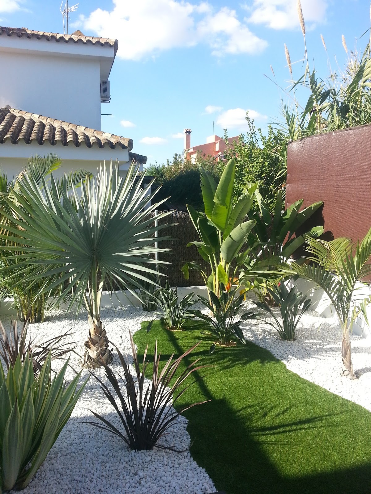 IDEAS Y SOLUCIONES, DECORACIÓN Y JARDINERÌA | INSTALACIONES DE CÉSPED