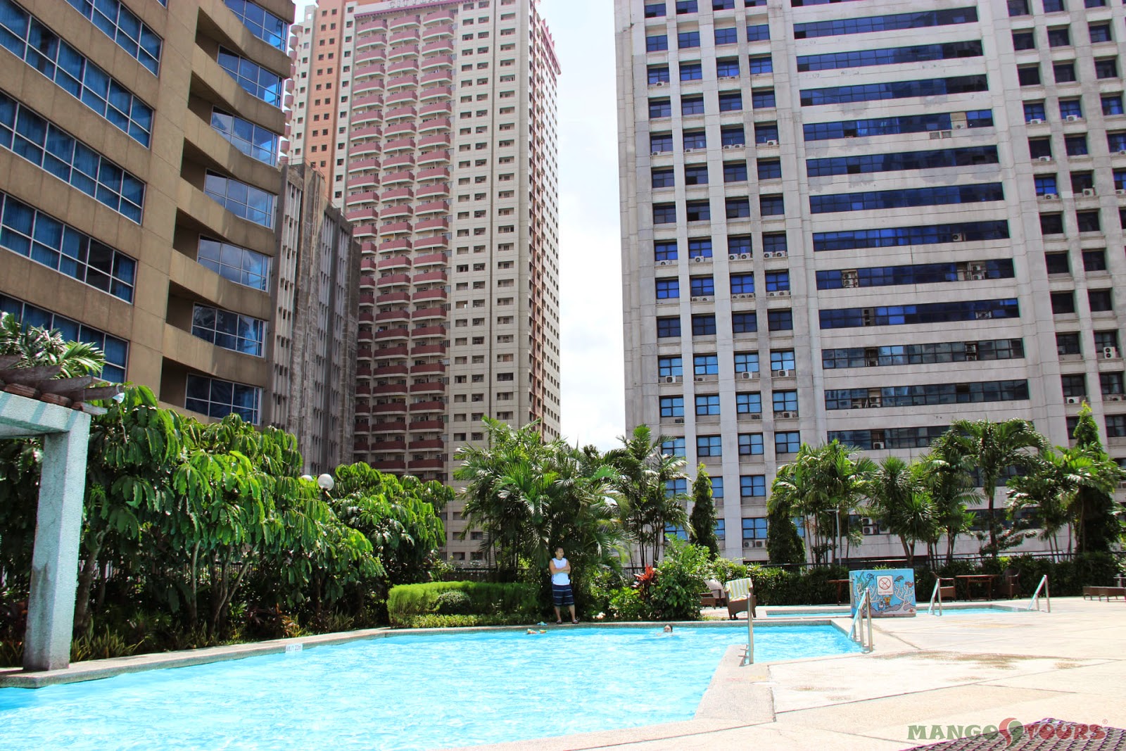 A vacation from the city, in the city Holiday Inn Manila Galleria