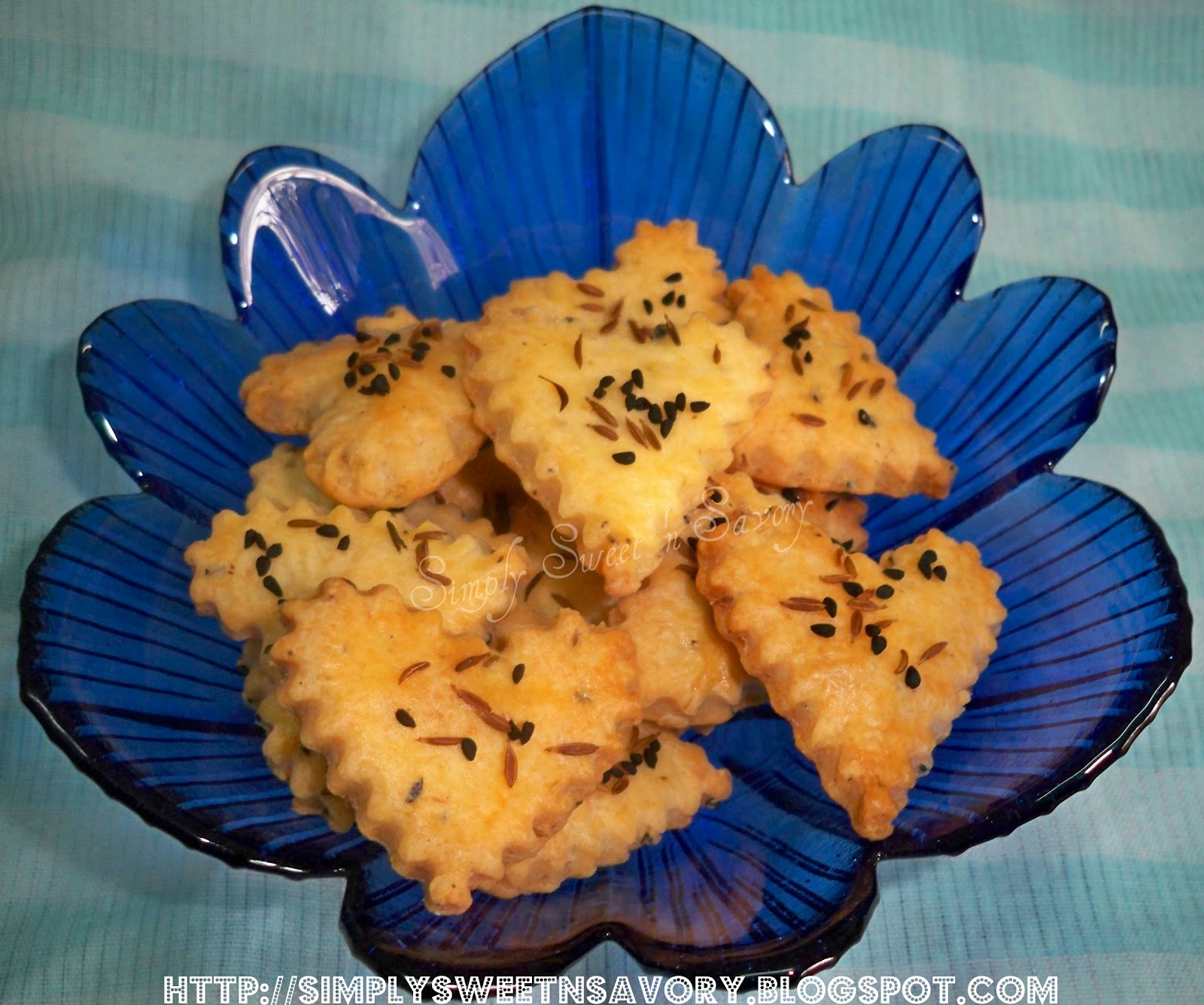 Simply Sweet 'n Savory Cheese Crackers