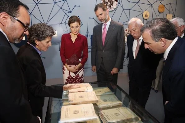  King Felipe VI of Spain and Queen Letizia, Rector of University of Salamanca Daniel Hernandez Ruiperez, Rector of UNAM Jose Narro and Director of Cervantes Institute Victor Garcia