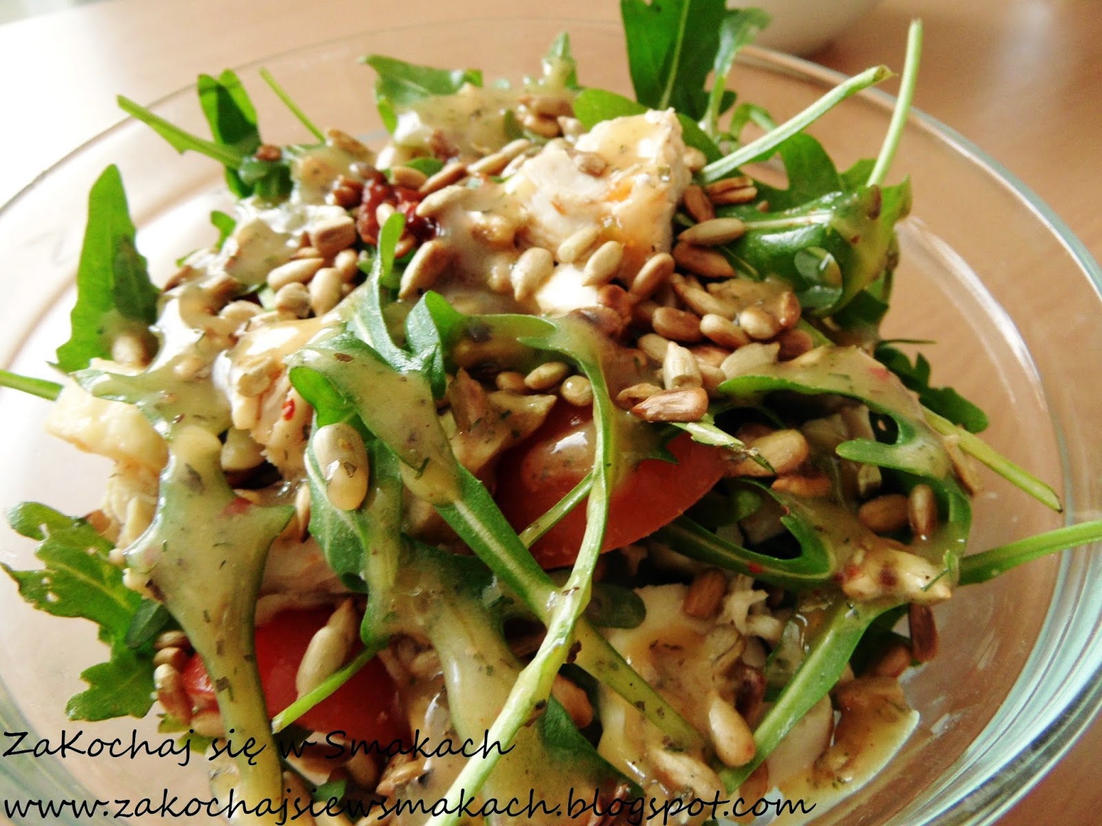 Sałatka Z Rukoli Ze Słonecznikiem I Suszonymi Pomidorami