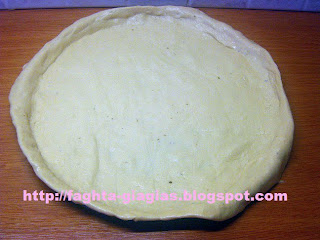 Τα φαγητά της γιαγιάς - Πίτσα με κιμά Τα φαγητά της γιαγιάς - Πίτσα με κιμά