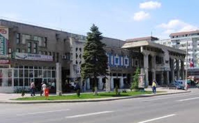 Casa De Cultură Roman Mai Face Cultură