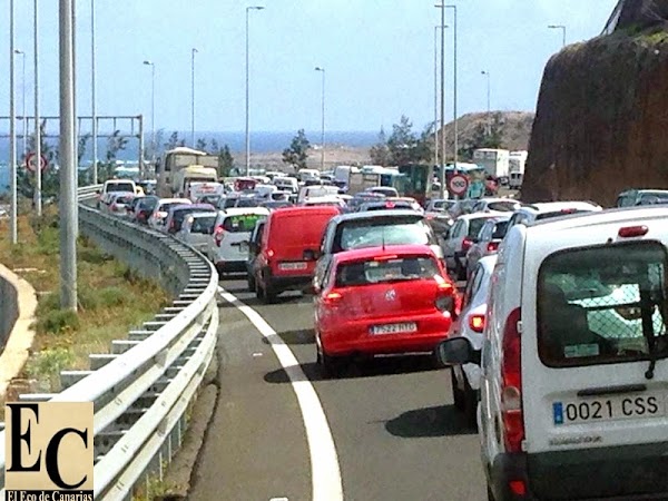 Grandes retenciones tráfico accidente Jinamar Grandes retenciones tráfico accidente Jinamar