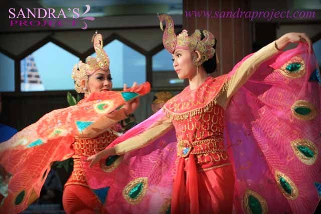 Hiburan Pernikahan Adat Sunda Mang Lester Tari Rampak Gendang Tari Merak