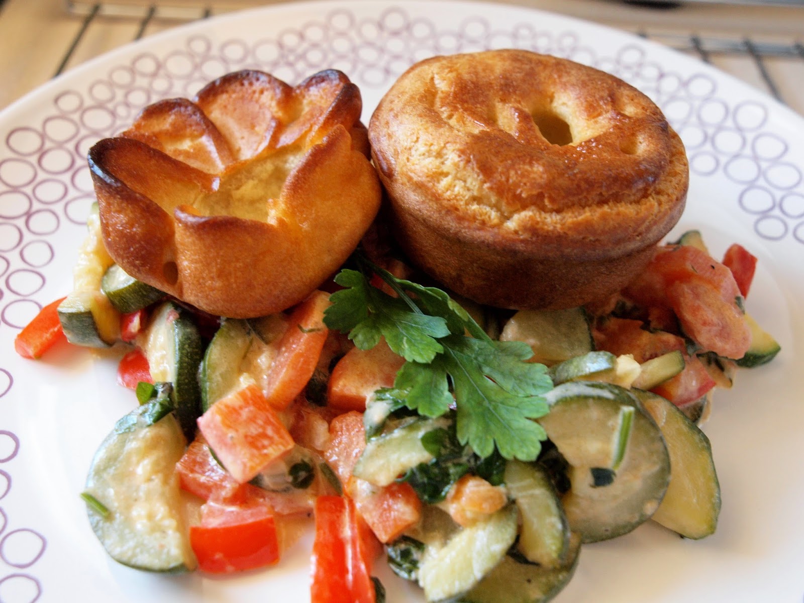 Obiady czwartkowe Yorkshire Pudding z duszonymi warzywami