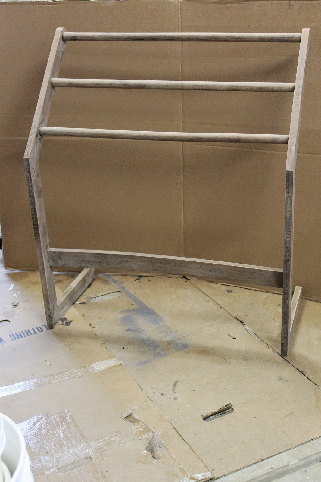 Dens gens Creatifs PAINTING A HANDMADE QUILT RACK