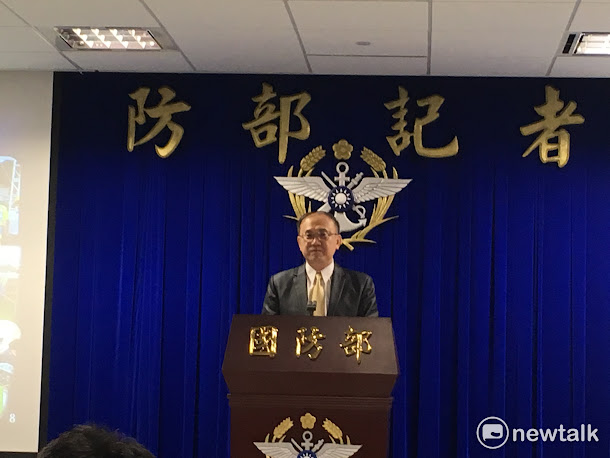 國防部12日於例行記者會邀請中科院介紹「智慧防災決策輔助系統」,中山科學研究院資訊通信研究所副所長王定國指出,救災決策輔助系統將預測、大數據分析變成資訊呈現,進行分派、指派建議,以供指揮官參考,有效派遣人力。 國防部12日於例行記者會邀請中科院介紹「智慧防災決策輔助系統」,中山科學研究院資訊通信研究所副所長王定國指出,救災決策輔助系統將預測、大數據分析變成資訊呈現,進行分派、指派建議,以供指揮官參考,有效派遣人力。