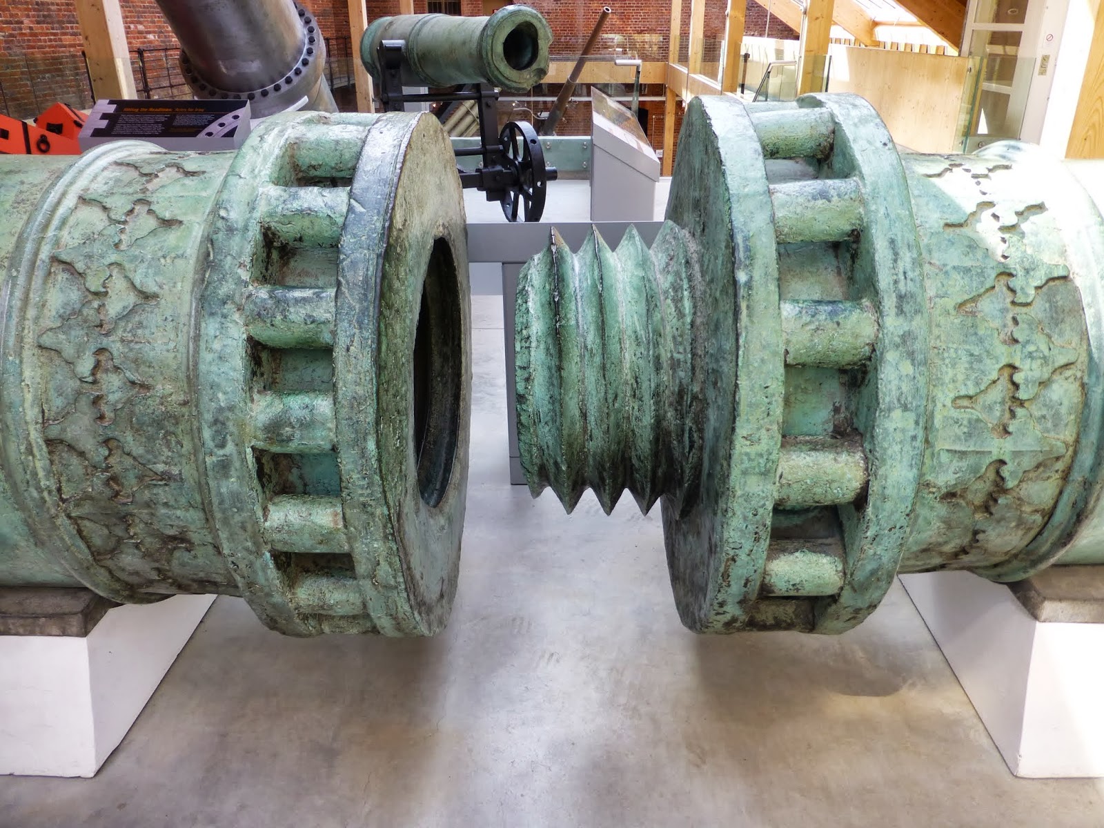 Screw connection of the camber and barrel of the Dardanelles Gun (Şahi