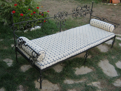 Καναπές κρεβάτι από κάγκελα