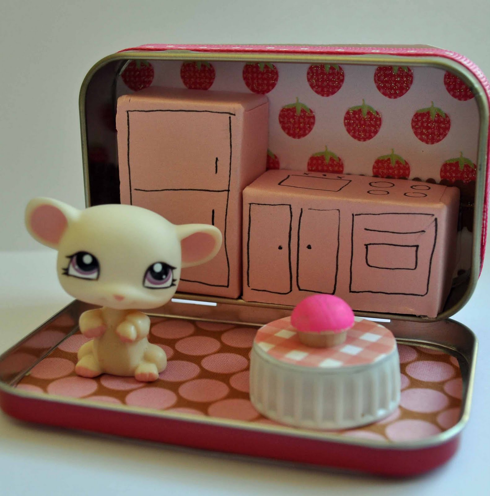 altoid tin dollhouse