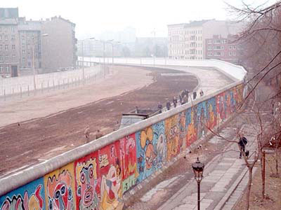 Berlin+Wall+Artwork+and+Graffiti+and+Pol