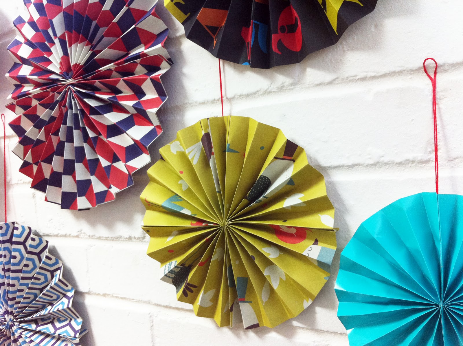 Paper Craft... Fan Rosettes.