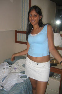 Bangalore college girl shows her navel