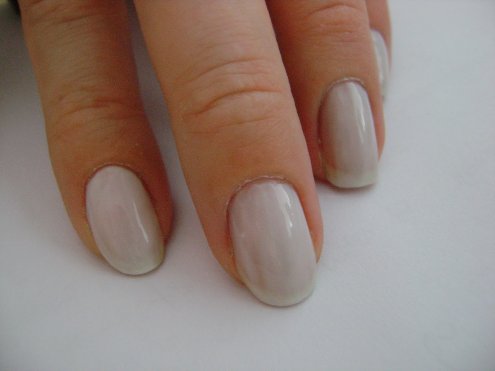 Pastel french manicure - Adjusting Beauty
