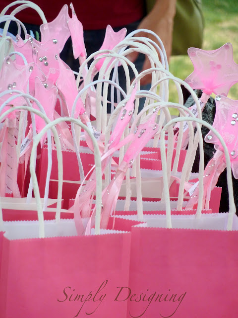 Pinkalicious Gift Bags - 10 Easy Party Ideas - #diy #party #birthdayparty #babyshower #partydecor #diydecor #pinkalicious