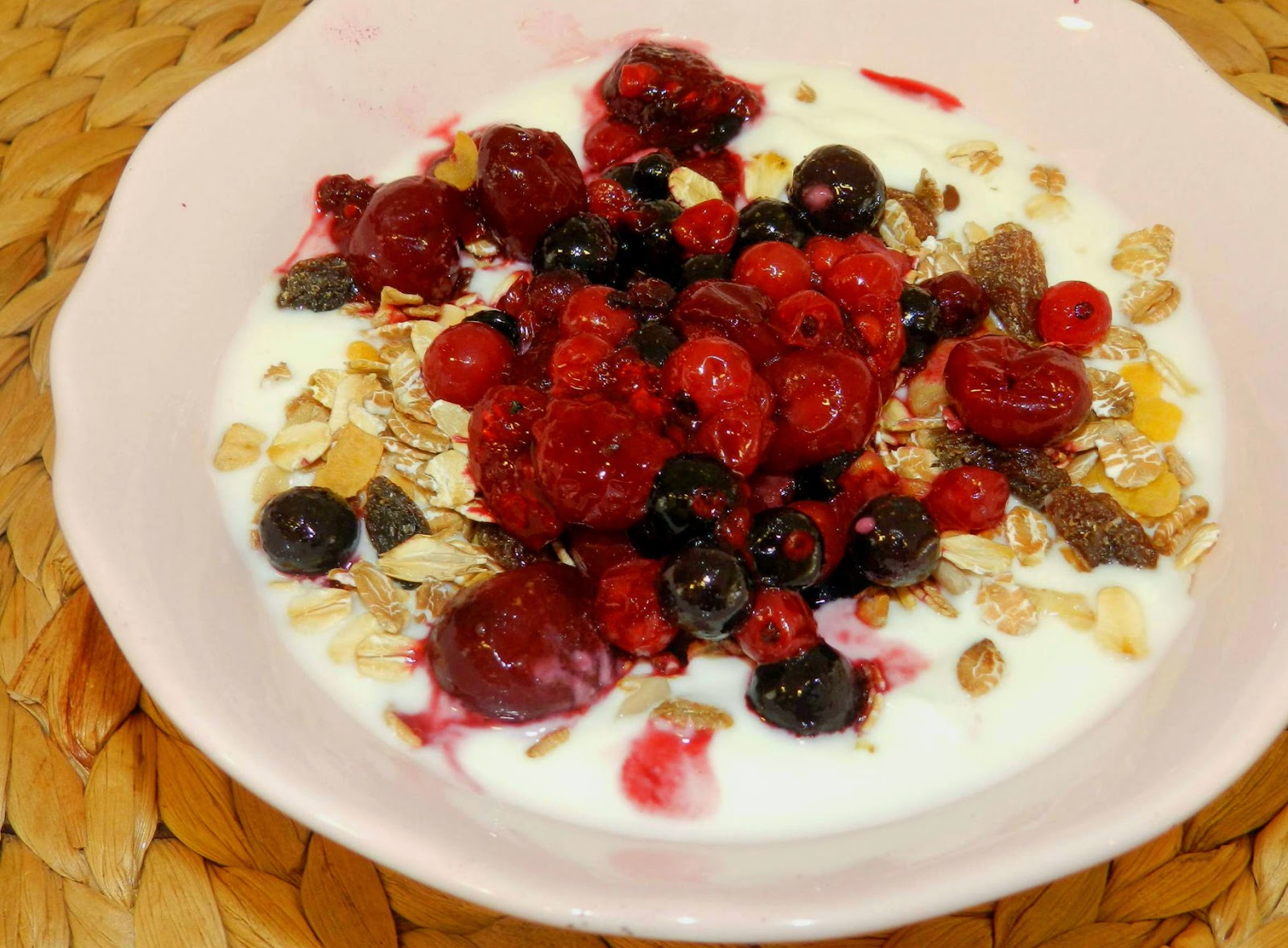 mistylo by cris Yogur griego con muesli y frutas del bosque