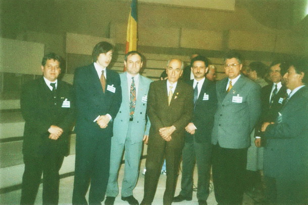 București, 28 martie 1998. La Congresul PNL de fuziune cu Partidul Alianței Civice.