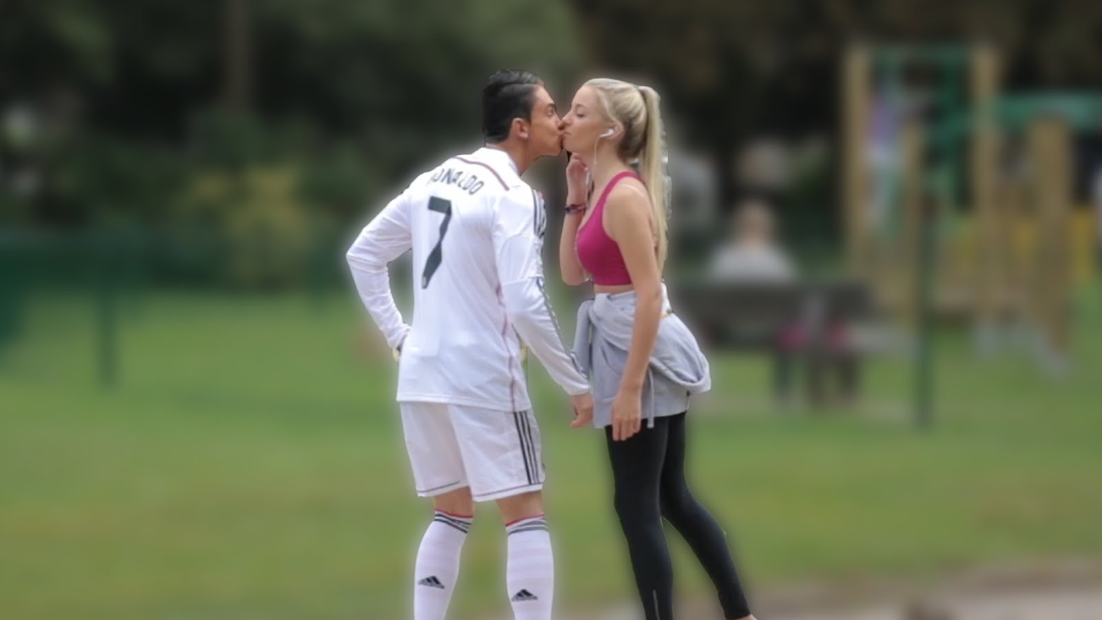 College blonde sucking football player pictures