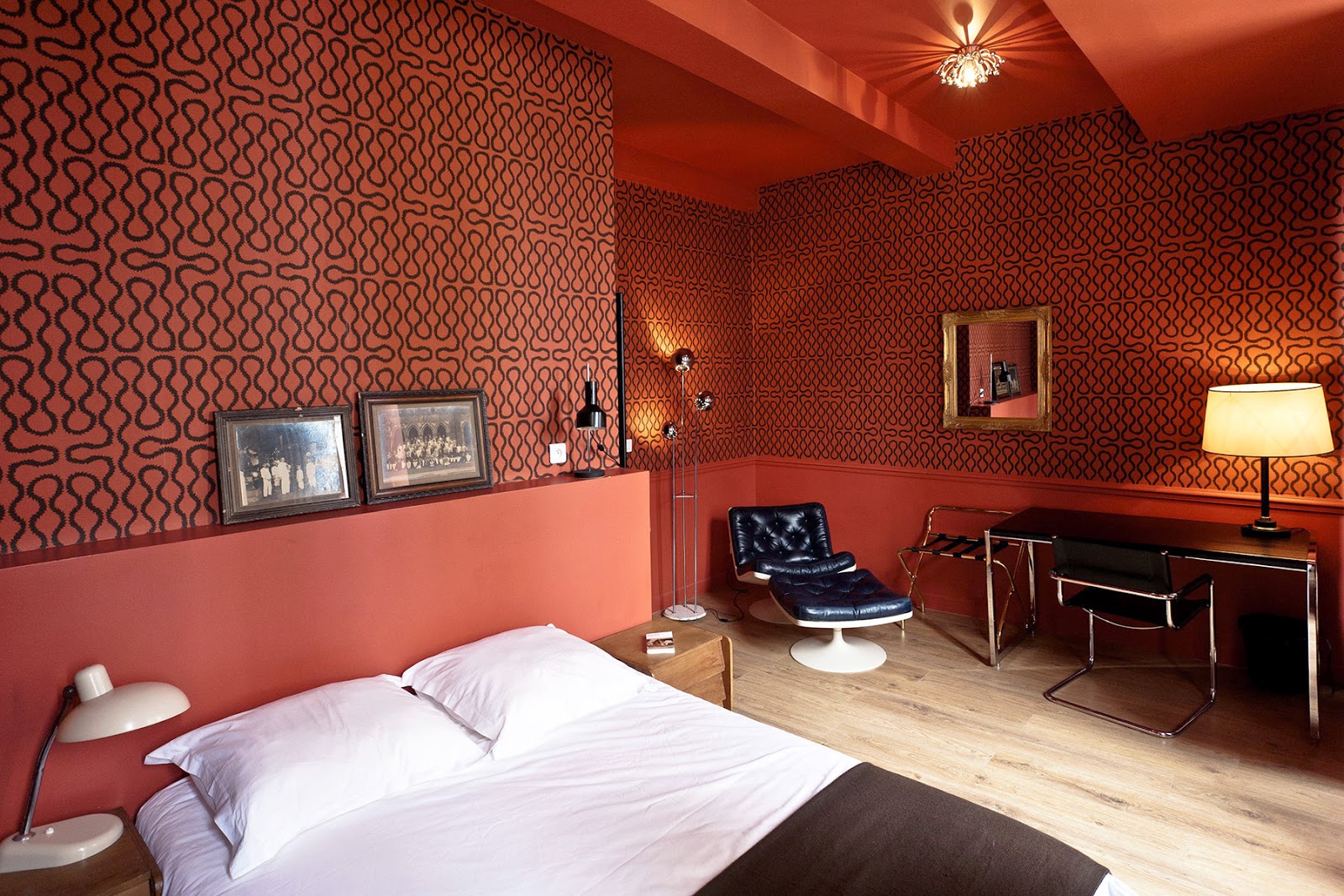 Mid-Century und Atomic Age Design in verschiedenen Farben - Schlafzimmer testen im Casa Ortega in Marseille!
