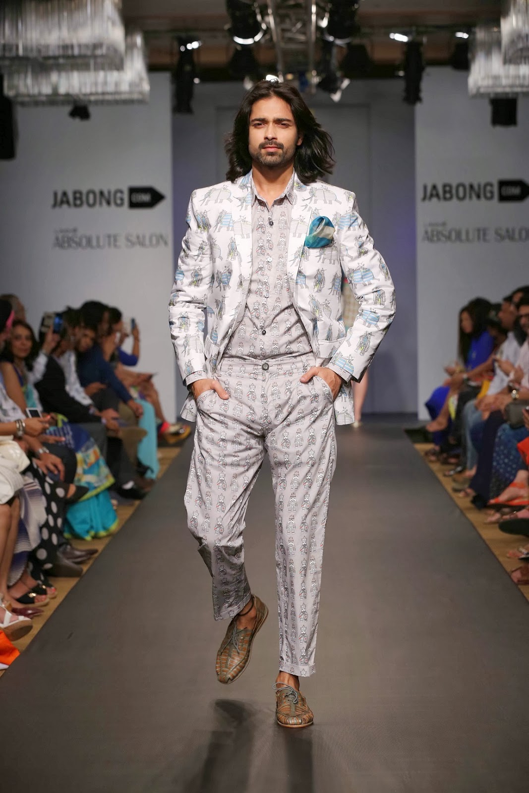 Quirkbox Rixi Bhatia Jayesh Sachdev Jabong Stage LFW SR14 Designer duo Rixi Bhatia and Jayesh Sachdev showcased a flashy-trendy collection under their label ‘QUIRKBOX’. For the modern man who isn’t afraid to stand out and try the eccentric, this range offered shorts, trousers, vests, jackets and shirts which were perfect for any occasion