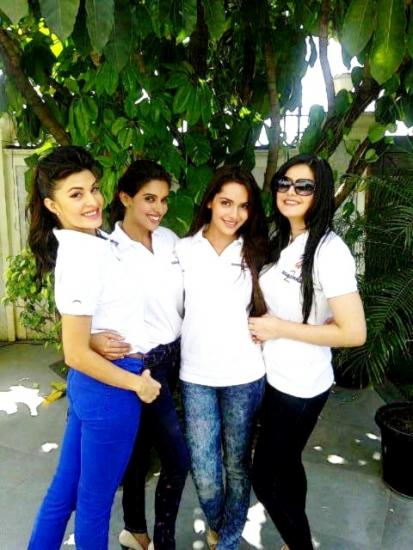 Asin , Zarine khan, Jaqueline Fernandez, Shazahn Padamsee holi Pic - Housefull 2 girls at the Zoom Holi Party