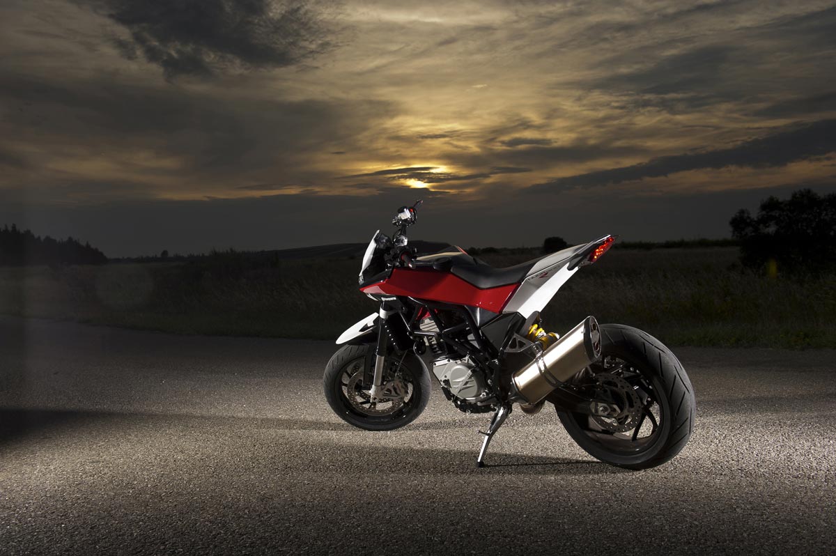 Husqvarna+Nuda+900R+%25282012%2529+Rear+Side+2.jpg