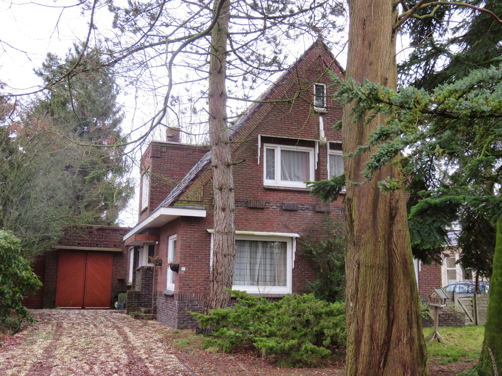Architecten provincie groningen: amsterdamse schoolstijl in groningen