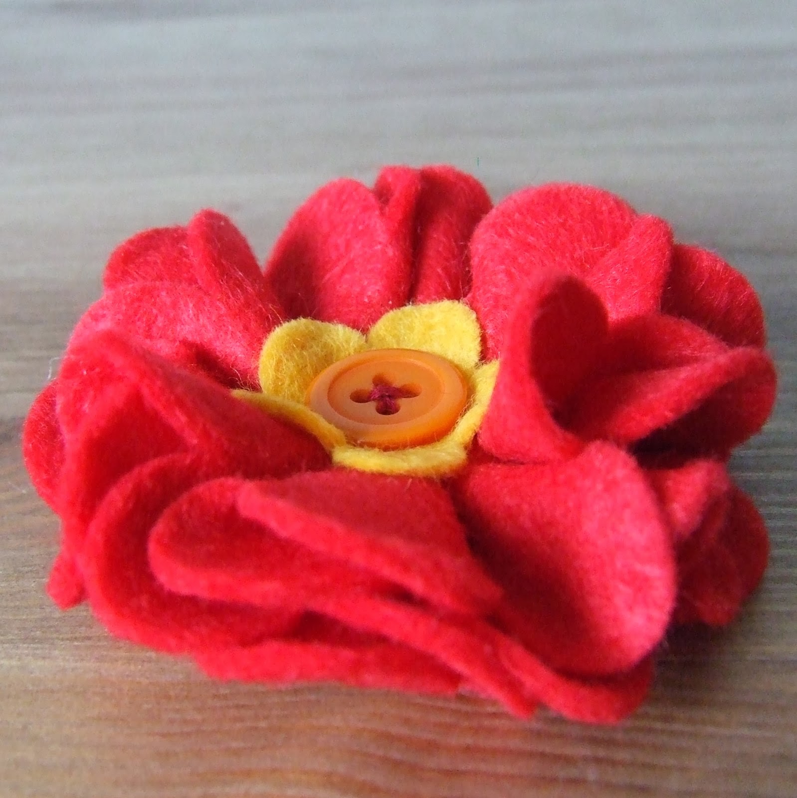fibrespace Six things to make with felt flowers