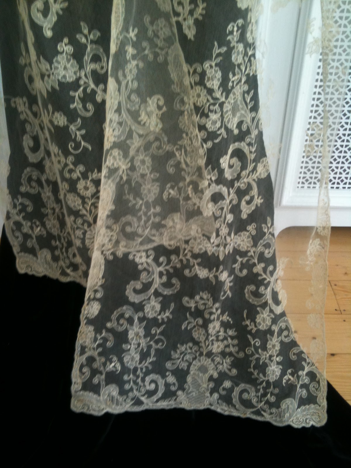Rosemary Cathcart Antique Lace and Vintage Fashion Antique Limerick Lace Stoles For Sale