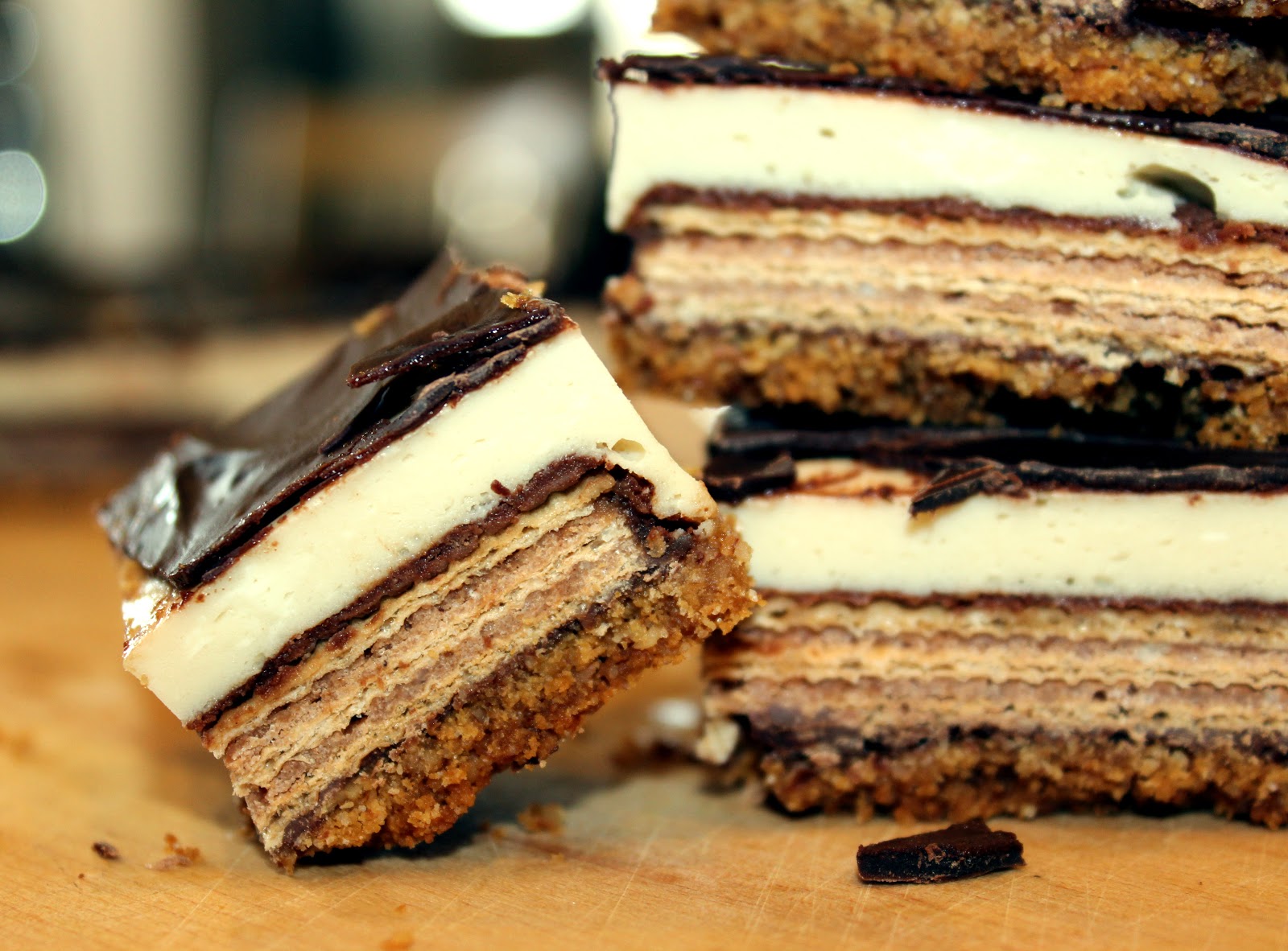 sugar & spice Kit Kat Cheesecake Bars