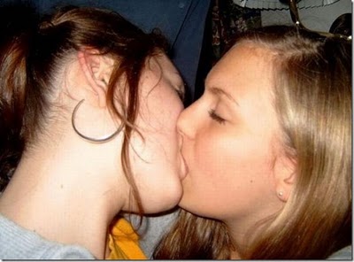michael jackson kissing girls