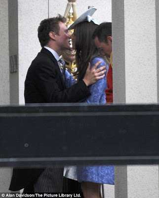 prince william and kate middleton kiss. Prince William Kate Middleton