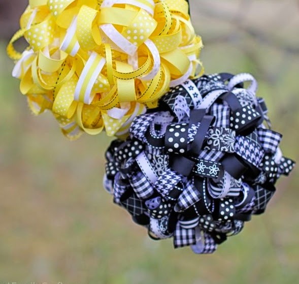 http://aboutfamilycrafts.com/how-to-make-a-kissing-ball/