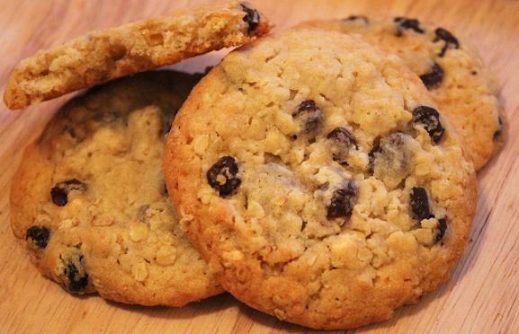 Best+ever+Oatmeal+Raisin+Cookies.JPG