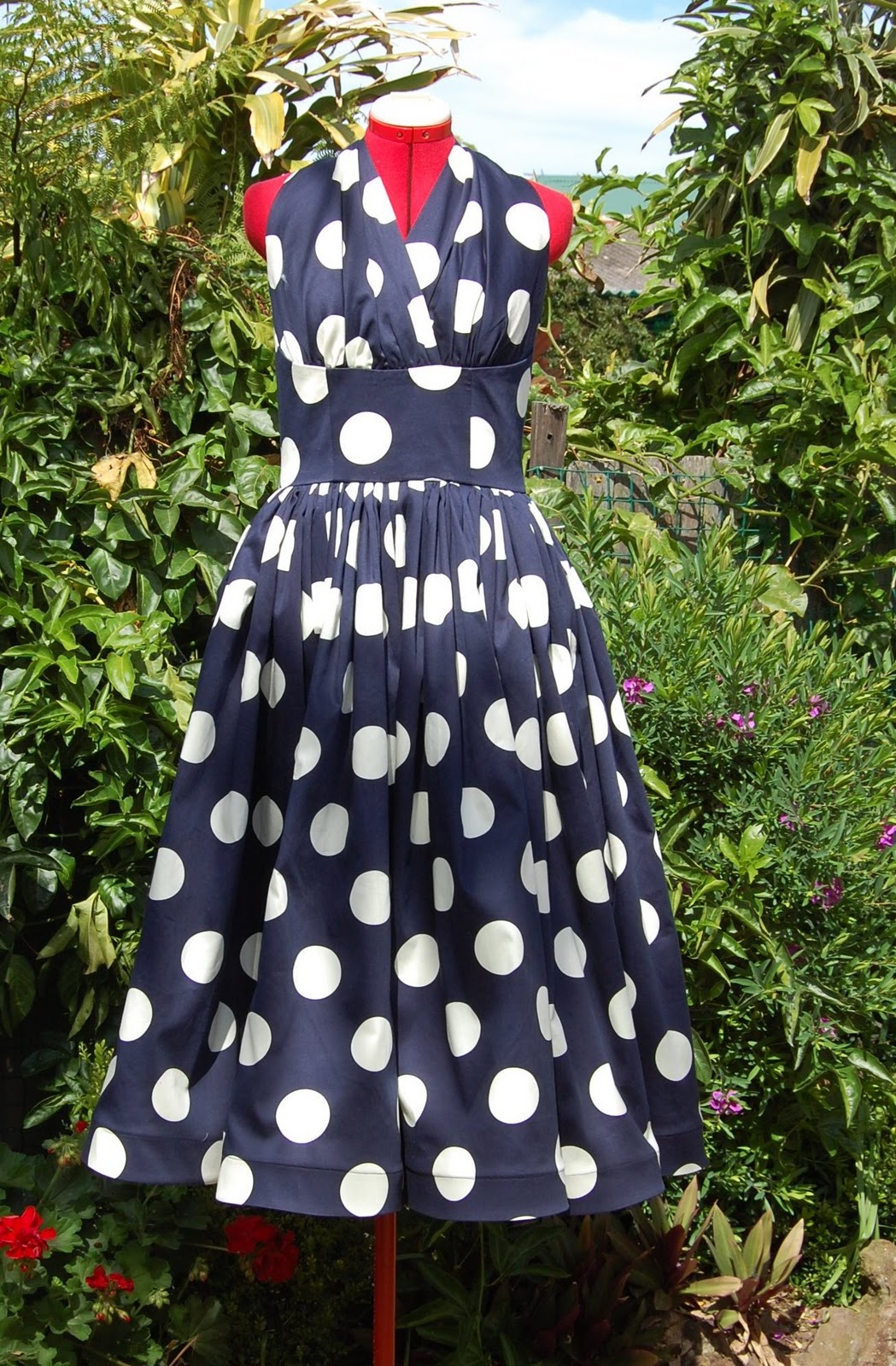 and sew it seams..... Vogue 2962 using Crinoline / Horsehair Braid