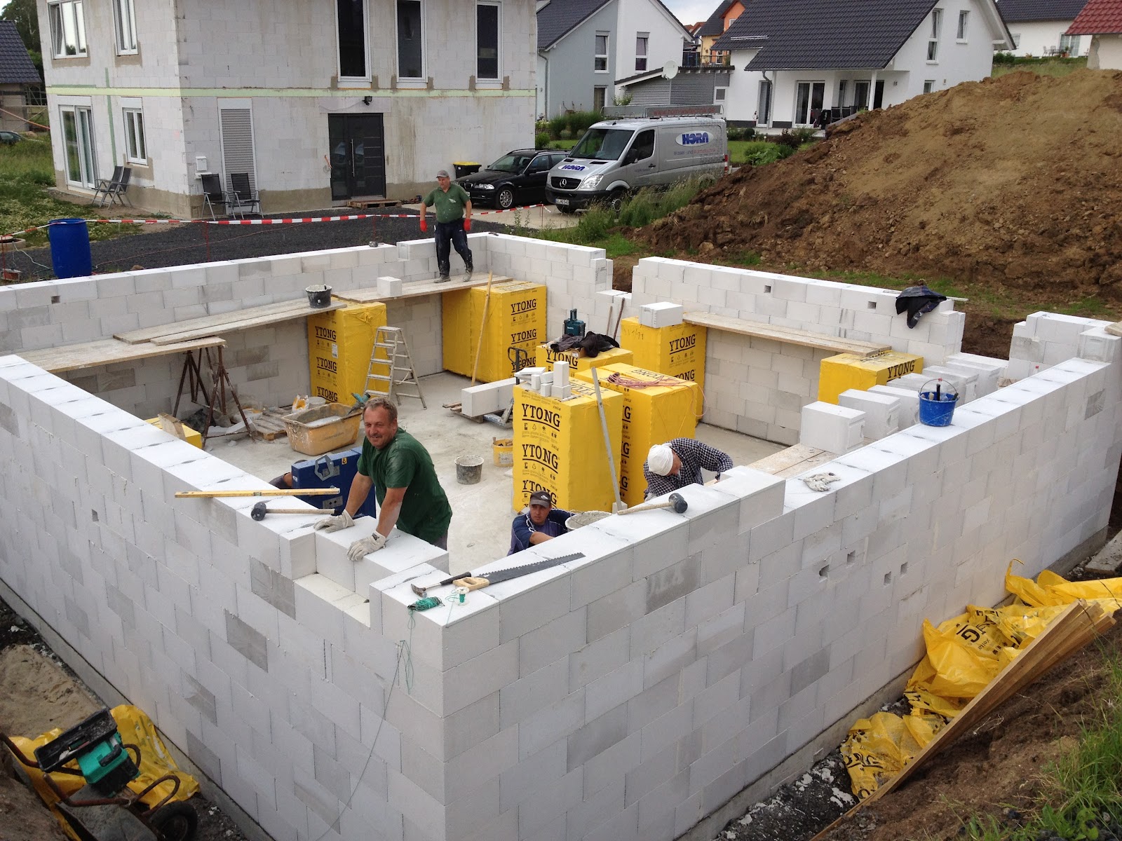 Bautagebuch:Cary und Phil mit Massivhaus Mittelrhein: 06/2012 Der Keller