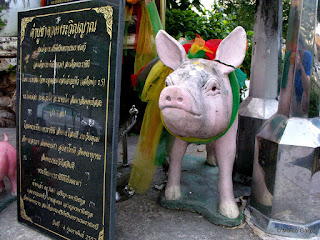 MEMORIAL PIC. HOMENAJE AL CERDO, BANGKOK, TAILANDIA