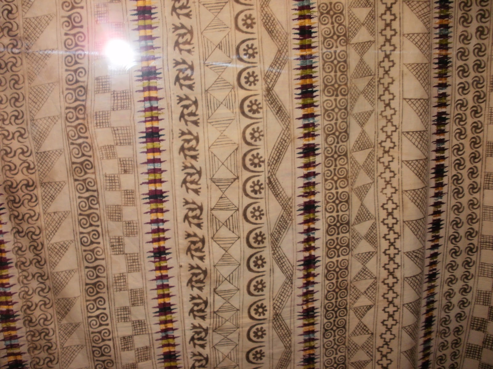 http://3.bp.blogspot.com/-1PysOrUthl0/UE9v-3A5VsI/AAAAAAAAA8M/G8Tu5Z0L_M4/s1600/7+adindra+cloth+1970.jpg