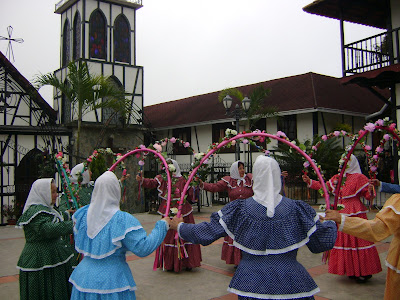 Foto de Yamile Delgado de Smith Baile en la Plaza de la Colonia Tovar. Venezuela