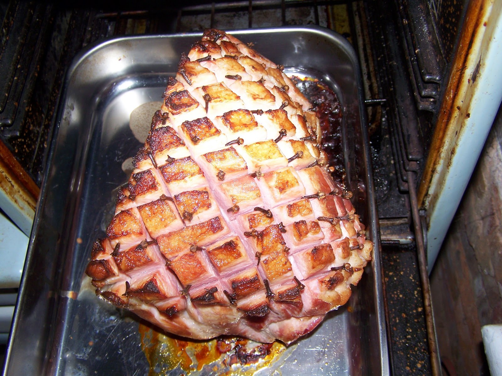 My Kitchen Diamond Cut Clove Studded Baked Ham