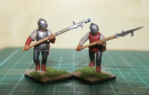 Deadkingsrise Painting and Modelling: Perry Miniatures Wars of the Roses  Billmen - red livery