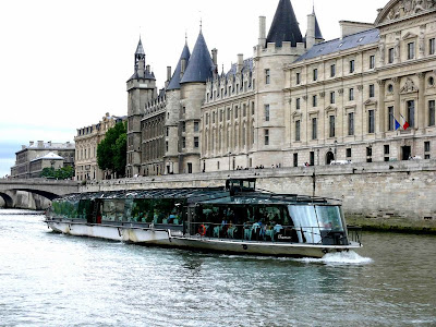 Peluang melancong secara percuma ke negara eropah, london dan paris dengan bisnes premium beautiful corset on seine river boat