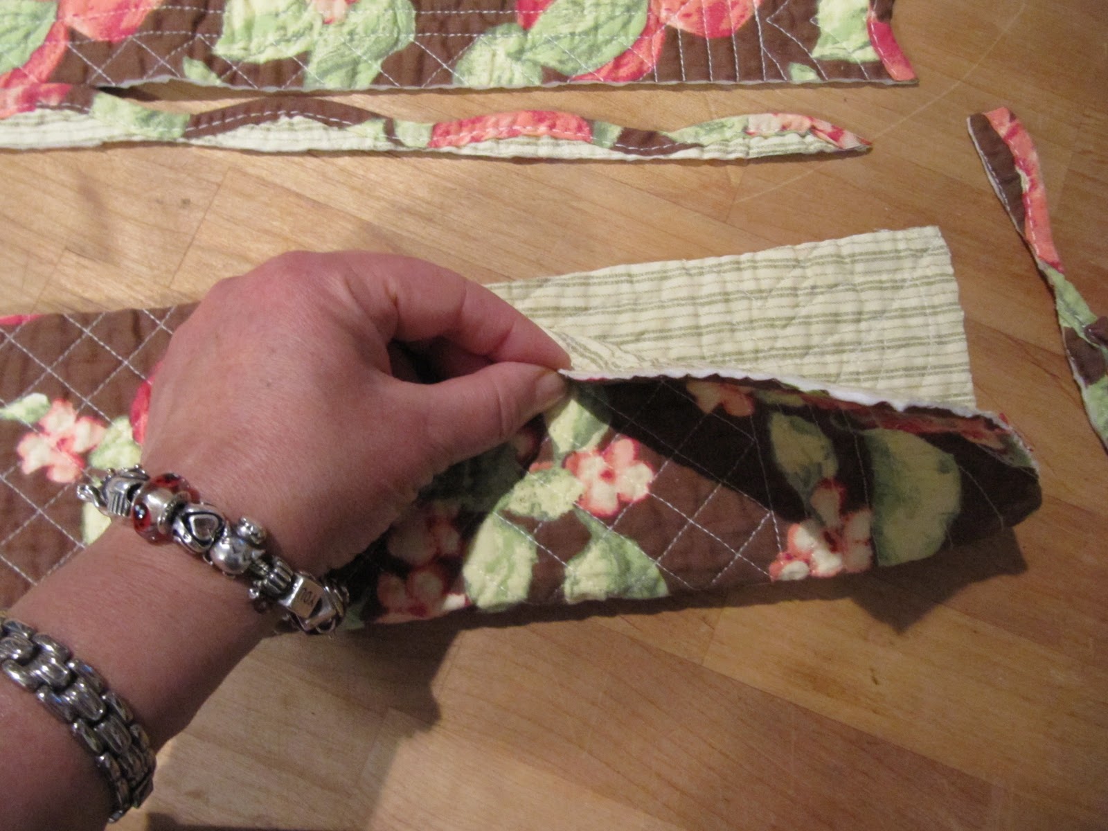 Sew Many Ways... Make A Gift On The 25th Club...Bread Wrap With Warmer