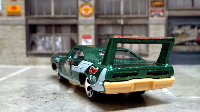 Garagem Hot Wheels Dodge Charger Daytona 1970