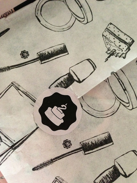 Cajita Glossy Box Segundo Aniversario Silvia Quiros SQ Beauty Cajita Glossy Box Segundo Aniversario Silvia Quiros SQ Beauty