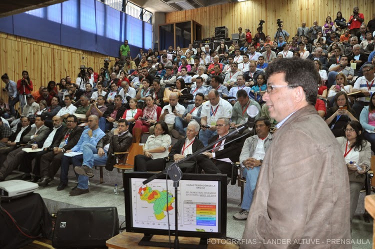 El ministro del Ambiente, Miguel Rodríguez, dentro de su ponencia destacó la necesidad del uso racional del agua. (Foto: Lánder Altuve)