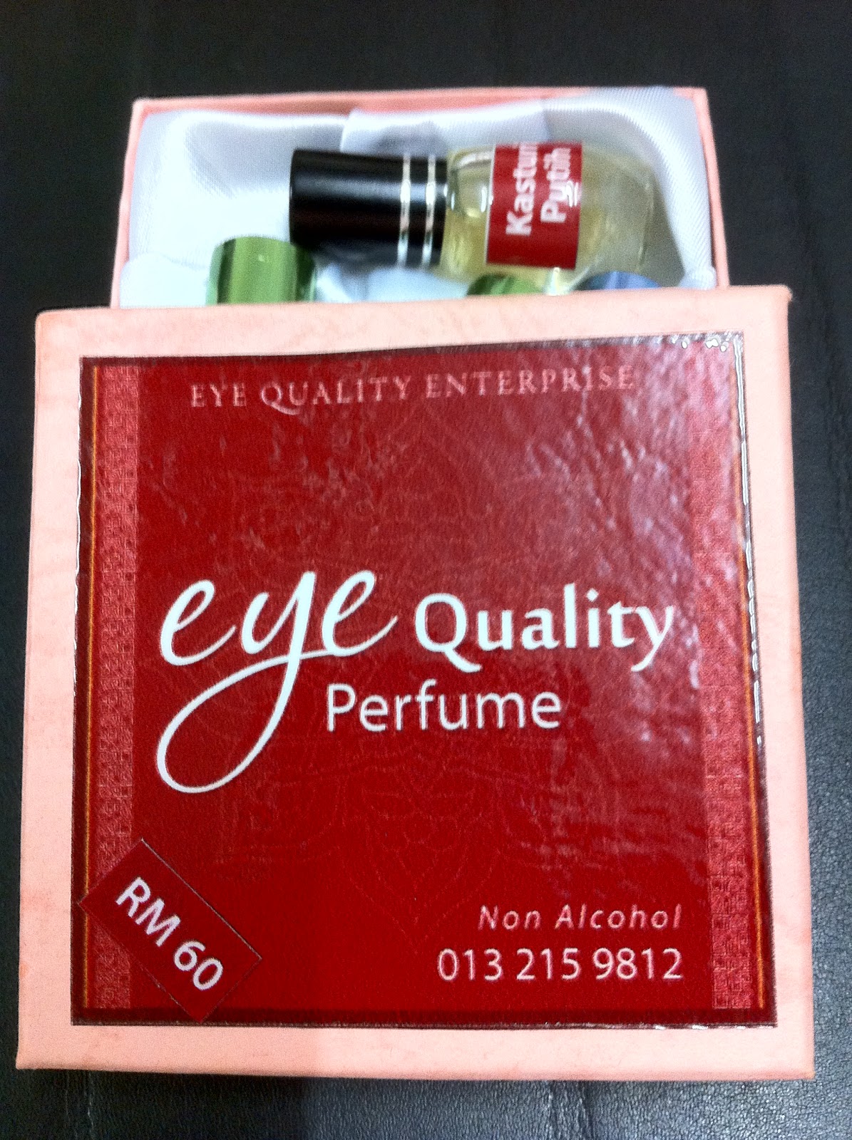 HITAM PUTIH Eye Quality Perfume